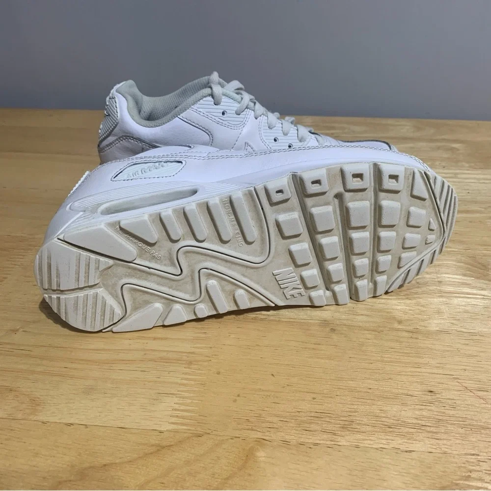 Nike Air Max 90 Boys Athletic Running‎ Shoes Sneakers CD6864-100 White Size 4.5Y